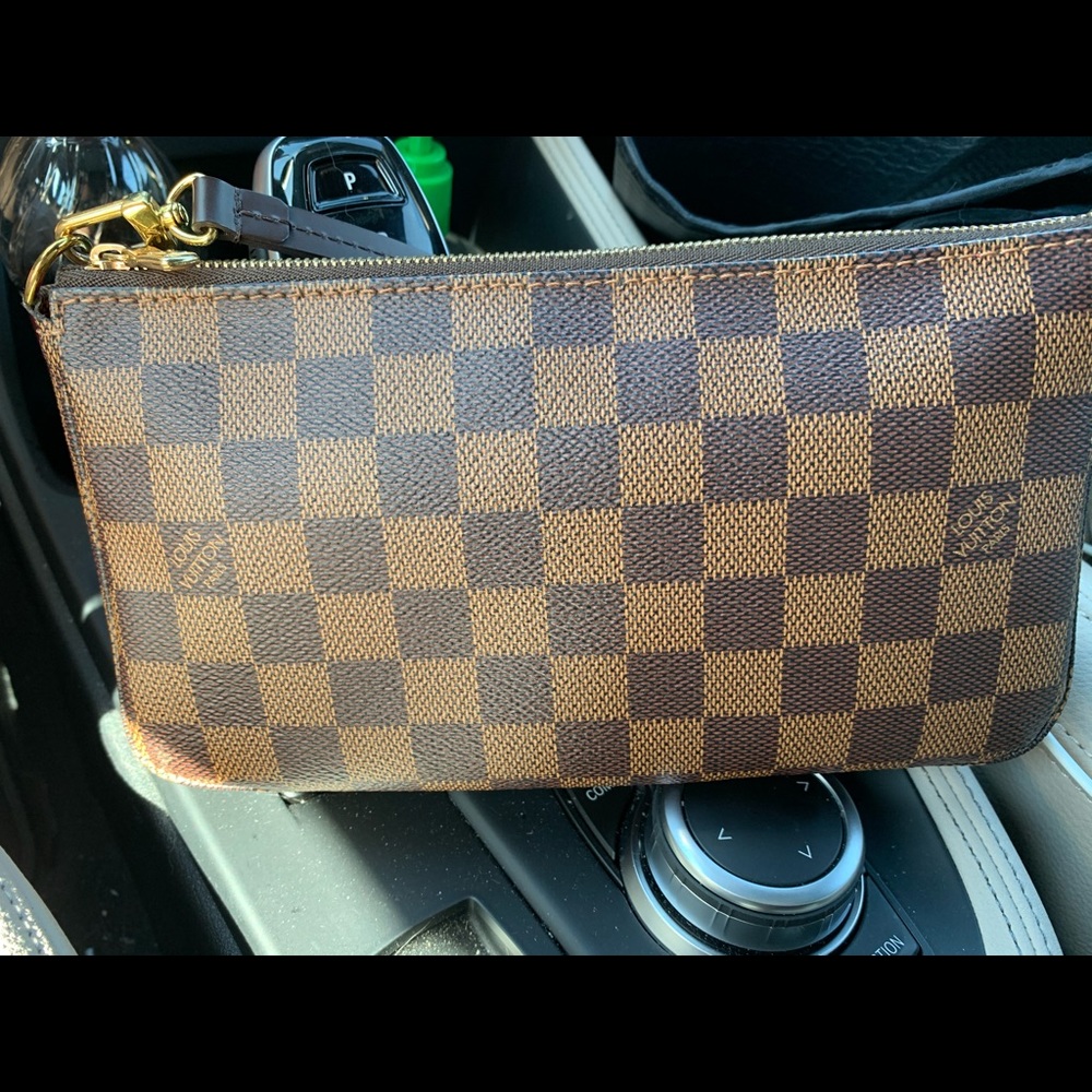 Authentic Louis Vuitton Purse (Small)